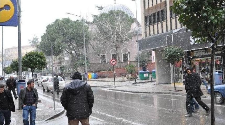 Balıkesir&rsquo;de Kar Yağışı Başladı
