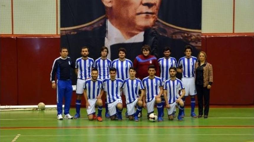 Adana Bt&uuml; Futsal Takımı Hazırlıklarını S&uuml;rd&uuml;r&uuml;yor
