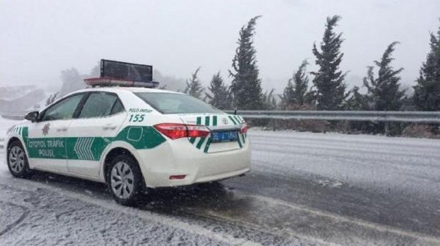 Tır Devrildi, İzmir-Manisa Yolu Kapandı