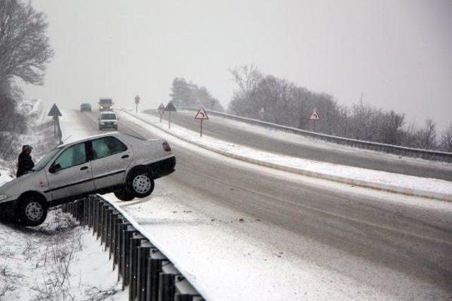 Bolu Dağı'nda Kar Yağışı Ulaşımı Etkiledi