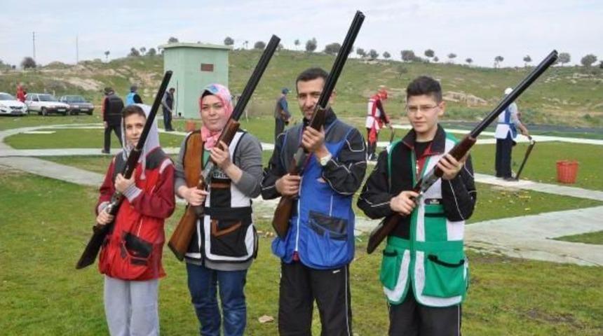 Atıcılık Tutkunu Aile