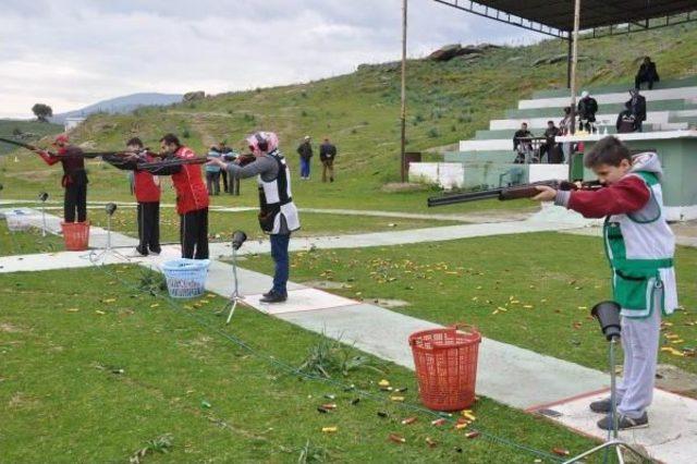 Atıcılık Tutkunu Aile