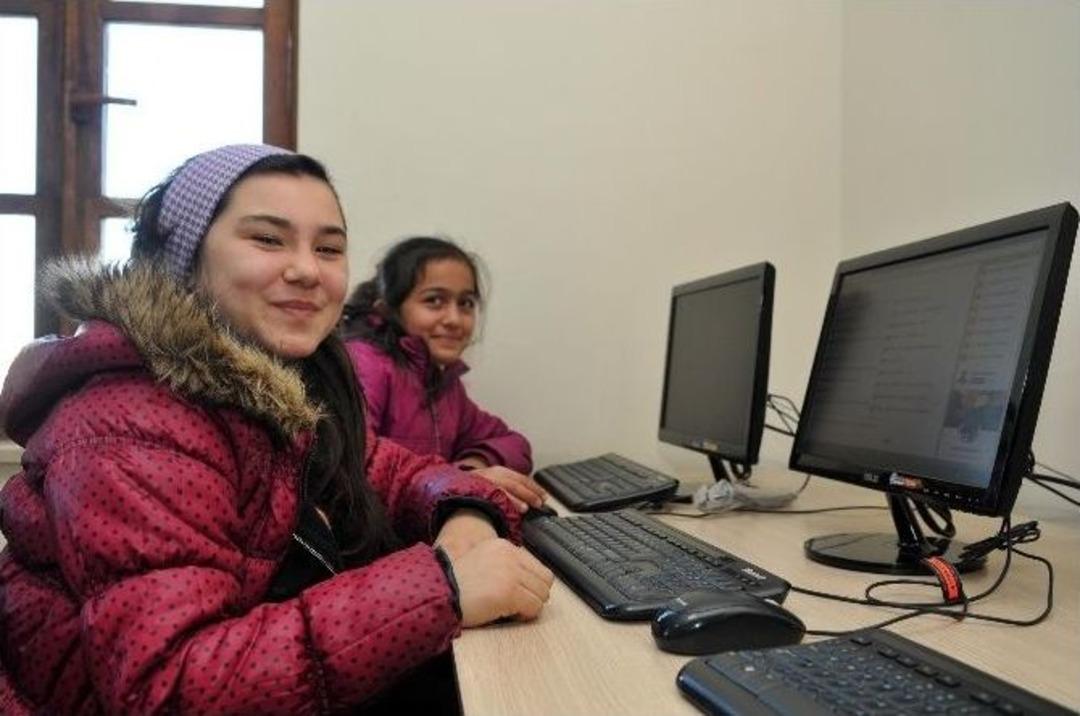 Osman Gazi Semt Konağı, &Ccedil;ocukların Buluşma Noktası Oldu