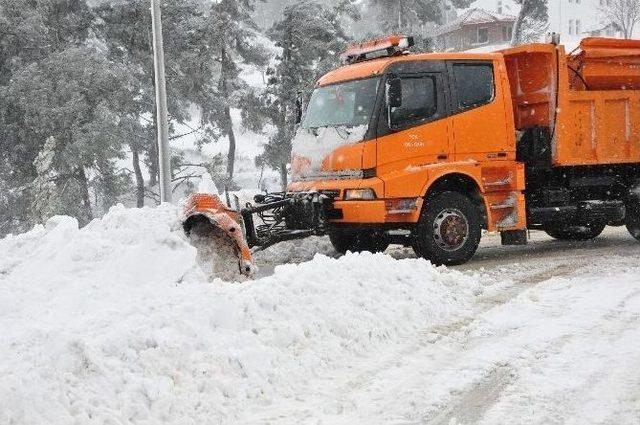 Manisa-izmir Karayolu Araç Ulaşımına Kapandı