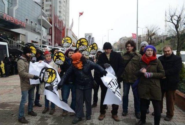 Güney Kore’Ye Biber Gazı Protestosu