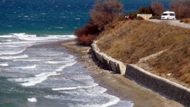 Anzak Koyu Yakınındaki Istinat Duvarı Yan Yattı