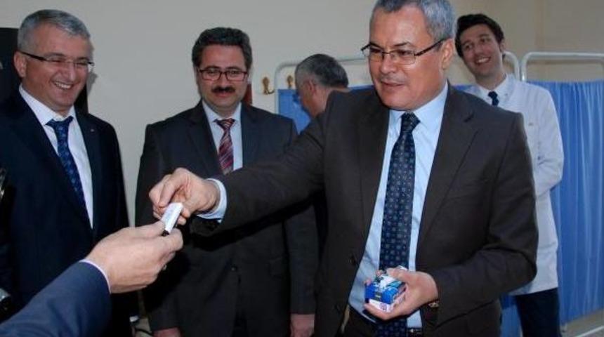 Vali, Sigarayı Bırakan M&uuml;d&uuml;rlere Tablet Hediye Edecek