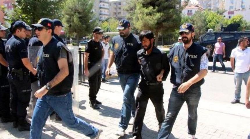 T&uuml;rk Bayrağını Indiren Sanık: Bu Bayrak Hepimizin