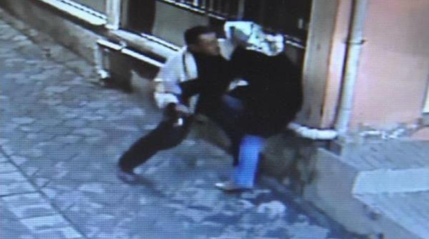 Bı&ccedil;aklı Koca Dehşetini Yaşayan Kadın Hayati Tehlikeyi Atlattı