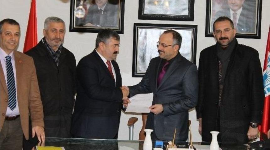 &Ccedil;akır Milletvekili Aday Adaylığı İ&ccedil;in Meclis &Uuml;yeliğinden İstifa Etti