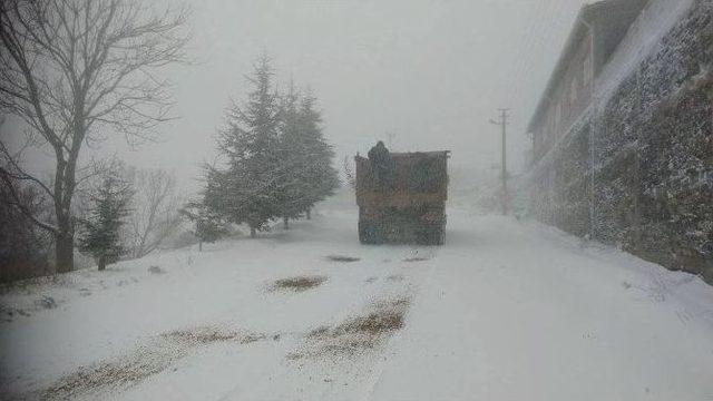 Büyükşehirden Demirci’de Kar Mücadelesi