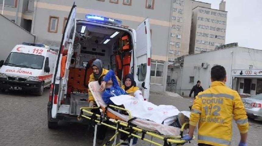 Fabrikaya Gelip 4 Kişiyi Bı&ccedil;akladı,1 Kadına Da Otomobiliyle &Ccedil;arptı