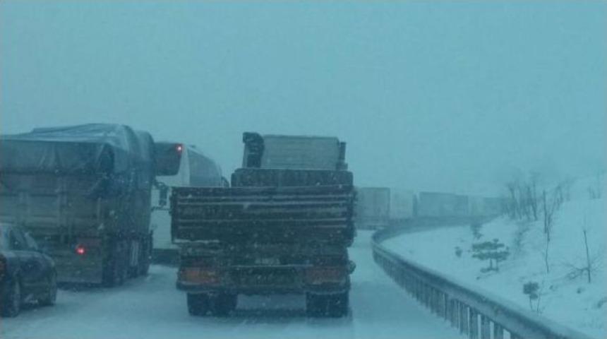 Ankara - İstanbul Otobanı Kar Yağışı Sonrası Kapandı