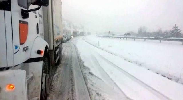 Ankara - İstanbul Otobanı Kar Yağışı Sonrası Kapandı