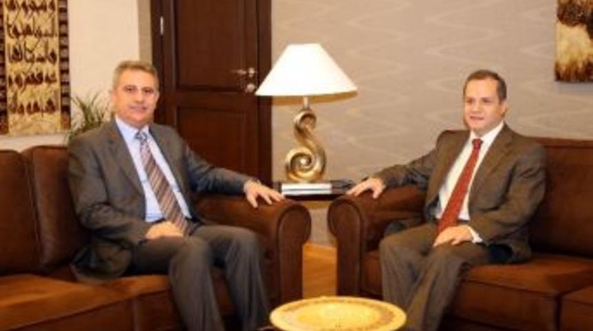 Emniyet M&uuml;d&uuml;r&uuml; Tayfur&rsquo;dan Rekt&ouml;r Yarılga&ccedil;&rsquo;a Ziyaret