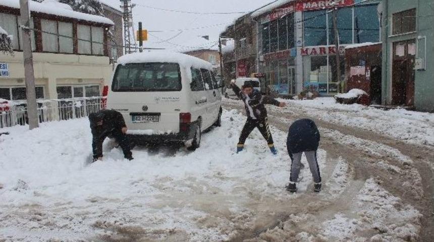 Konya Derebucak&rsquo;ta Eğitime Kar Tatili