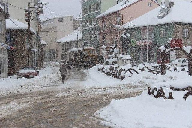 Konya Derebucak’ta Eğitime Kar Tatili