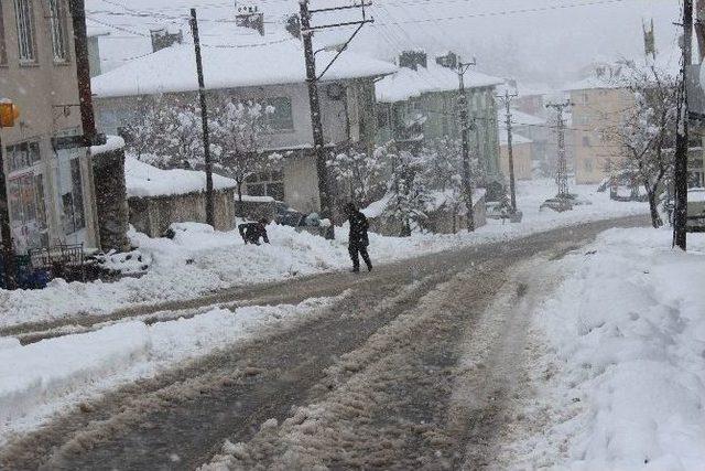 Konya Derebucak’ta Eğitime Kar Tatili