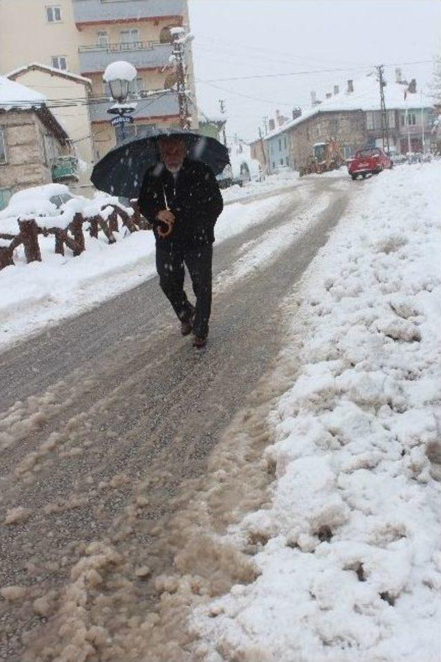 Konya Derebucak’ta Eğitime Kar Tatili