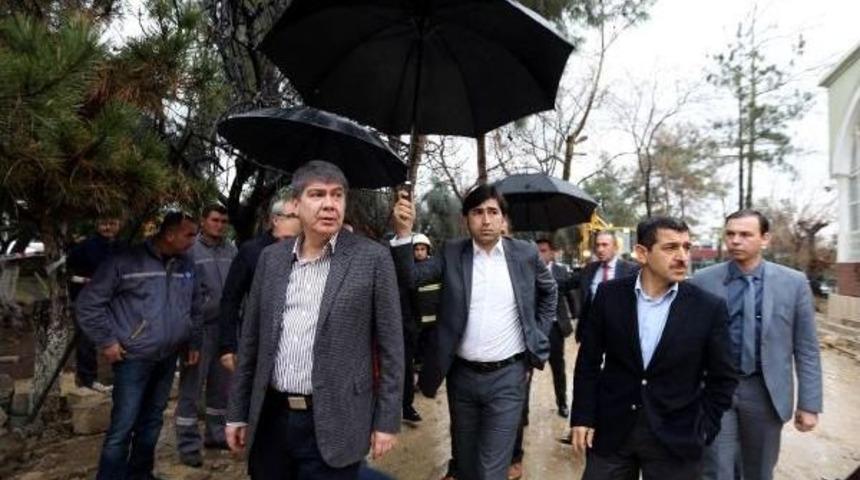 Antalya'da Yıldırım D&uuml;şen Minare Yıkıldı (2)