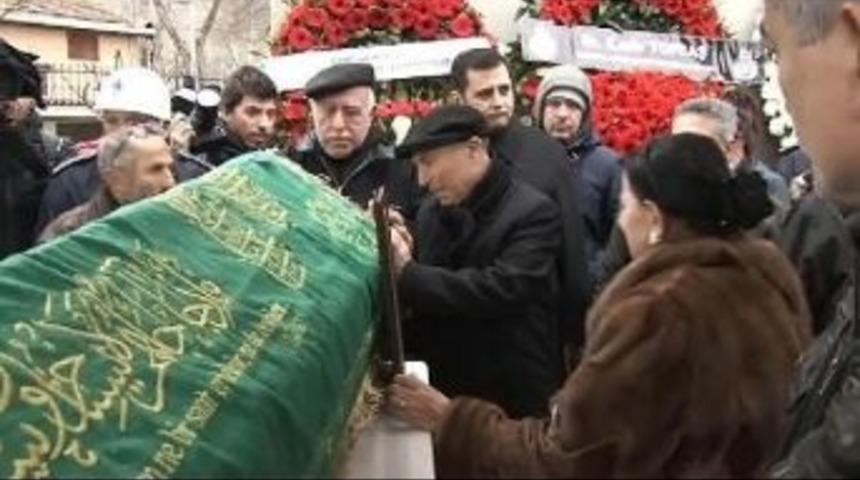 Prominent Turkish Singer M&uuml;zeyyen Senar Laid To Rest