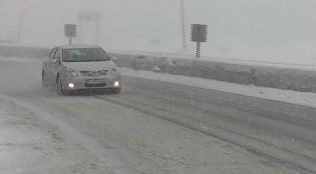 Bolu Dağı’nda Kar Etkili Oluyor