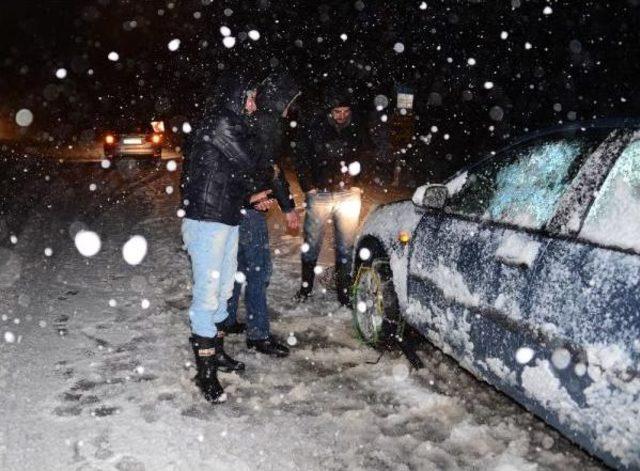 İzmit-Kandıra Yolu'nda Zincirsiz Araçların Trafiğe Çıkmasına Izin Verilmiyor