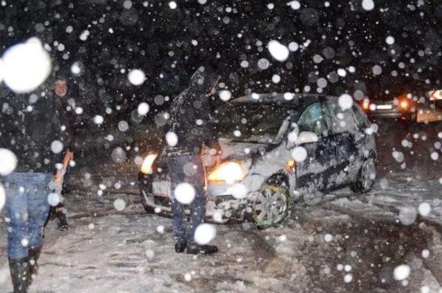 İzmit-Kandıra Yolu'nda Zincirsiz Araçların Trafiğe Çıkmasına Izin Verilmiyor