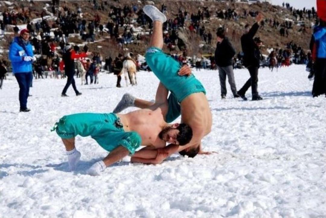 &Ccedil;ıldır Altın At Kış Ş&ouml;leni B&uuml;y&uuml;k Coşkuyla Ger&ccedil;ekleşti