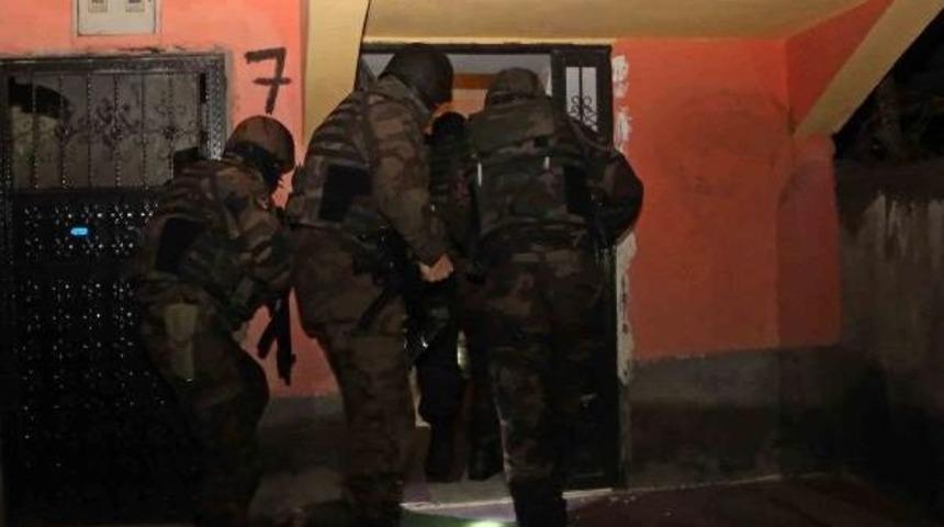 Adana'da 15 Şubat &Ouml;ncesi Şafak Operasyonu: 17 G&ouml;zaltı