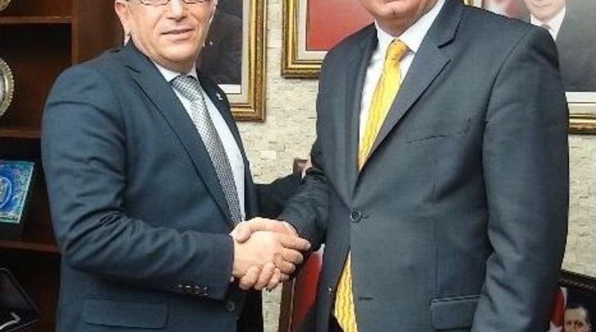 Hizmet-iş Den Ak Partiye Ziyaret