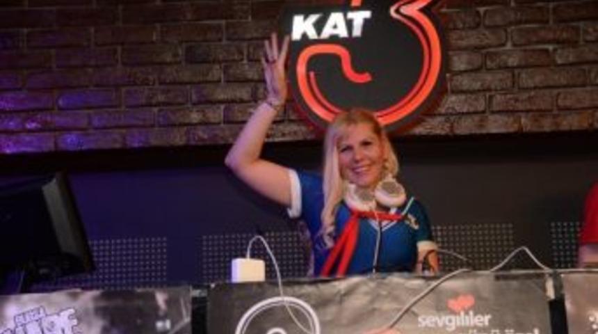 &Uuml;nl&uuml; Rus Dj Moro Gata, Bursa&rsquo;yı Coşturdu