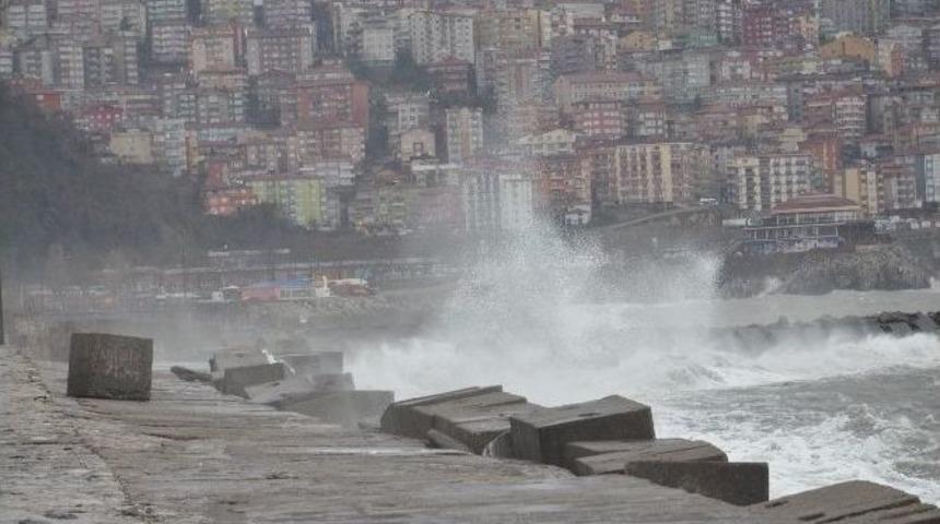 Zonguldak&rsquo;ta Şiddetli Fırtına