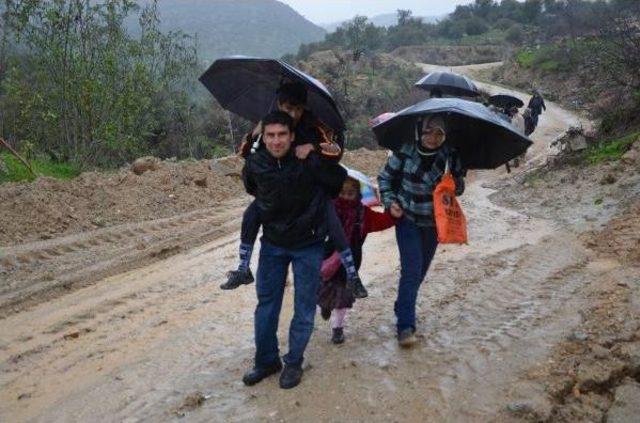 Okul Yolunda Heyelan Çilesi