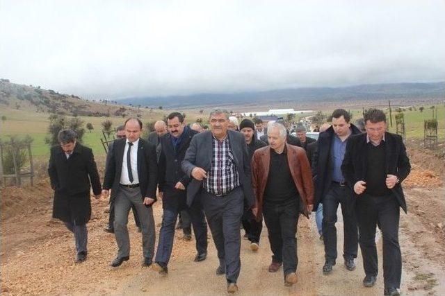 Ak Parti İl Başkanı Sümer, Korkuteli’nde Yol Çalışmasını İnceledi