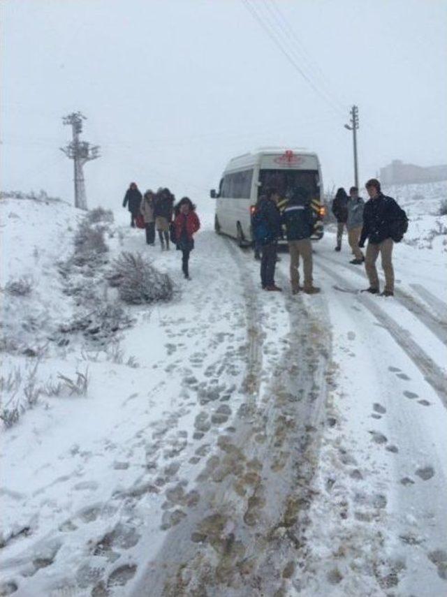 43 Mahalle Yolu Trafiğe Kapandı