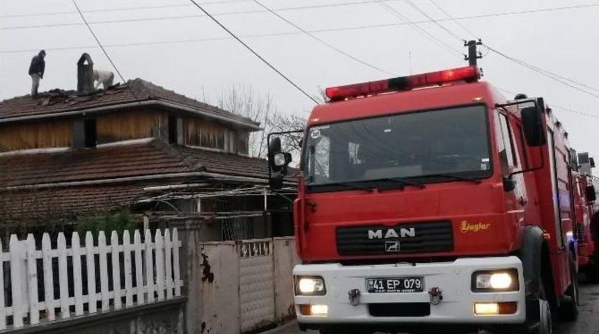 &Ccedil;atıda &Ccedil;ıkan Yangını İtfaiye Ekibi S&ouml;nd&uuml;rd&uuml;