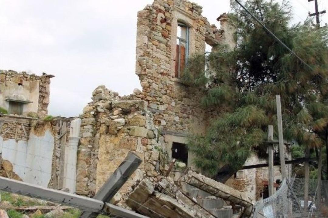 İzmir&rsquo;de 350 Yıllık Tarihi Konak &Ccedil;&ouml;kt&uuml;