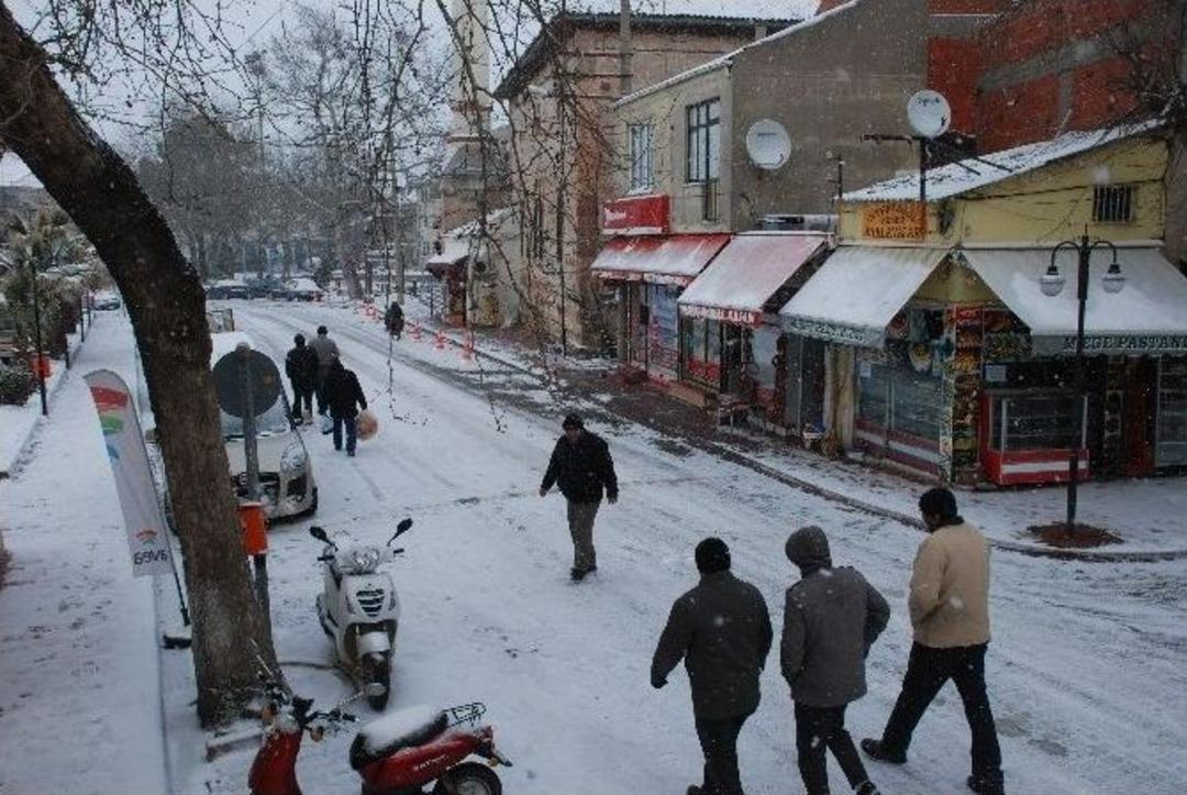 Bayrami&ccedil;&rsquo;te 32 K&ouml;y Yolu Ulaşıma Kapandı