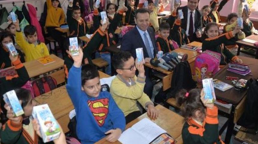 Diyarbakır'da 12 Bin 497 &Ouml;ğrenci Okul S&uuml;t&uuml; I&ccedil;mek Istemedi