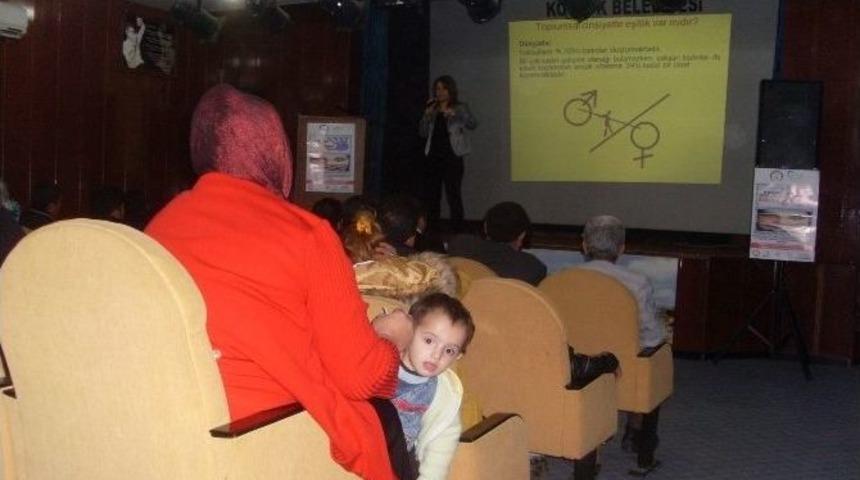 Kozluk&rsquo;ta &rsquo;kadına Şiddete Hayır&rsquo; Konferansı D&uuml;zenledi