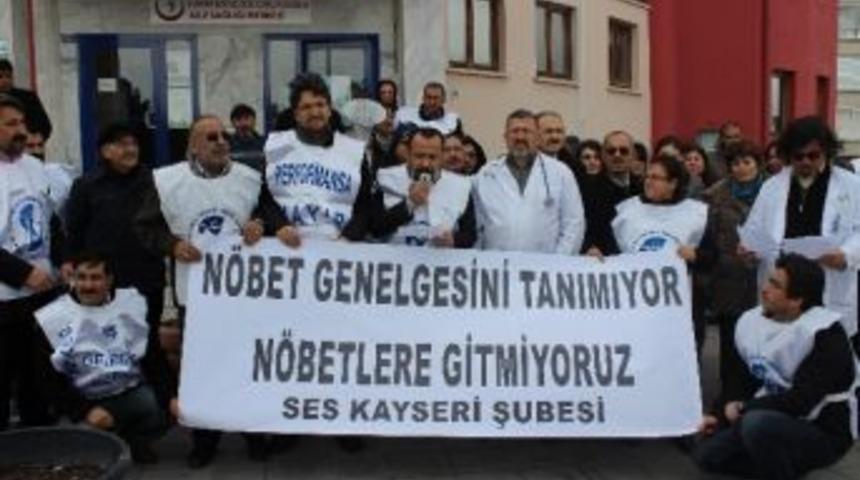 Aile Hekimleri Bir G&uuml;nl&uuml;k İş Bırakma Eylemi Yaptı