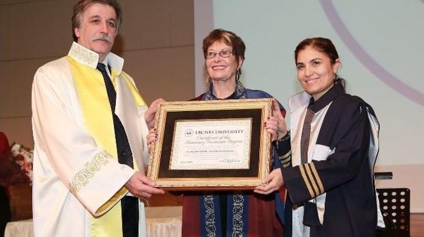 Er&uuml;&rsquo;de Prof. Dr. Jean Watson&rsquo;a Fahri Doktora Unvanı Verildi