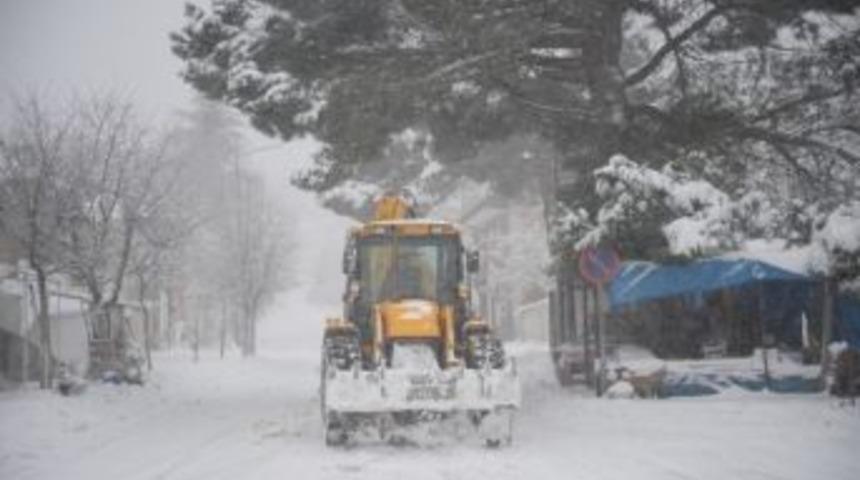 Ödemiş’te Yol Açma Çalışmaları Devam Ediyor