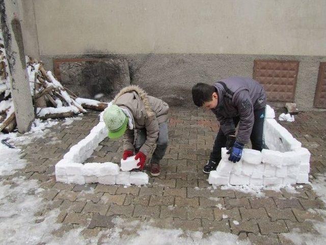 Okulların Kar Tatili Çocukları Sevindirdi