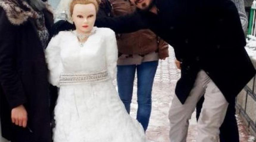 Burdur'da Yolda Mahsur Kalan Lise &Ouml;ğrencileri Kurtarıldı (2)