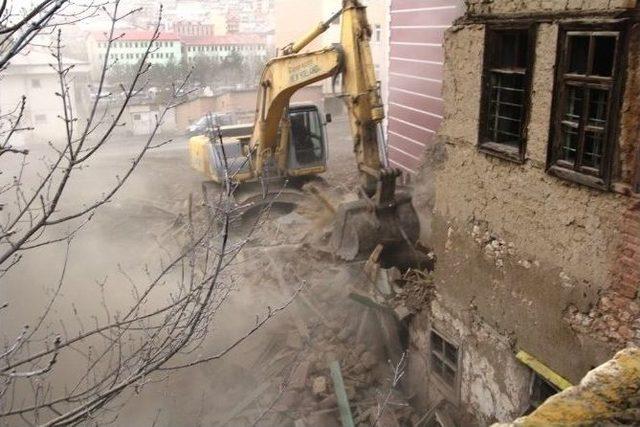 Bayburt Harabe Yapılardan Kurtuluyor