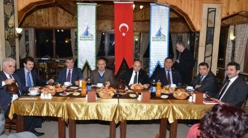 Başkan &Uuml;z&uuml;lmez, Muhtarlarla Biraraya Geldi