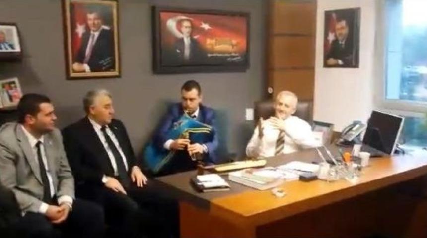 Meclis'te Tulum Ve Kemen&ccedil;e &Ccedil;alıp, Horon Teptiler