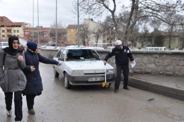 Ehliyetsiz Sürücü Öğrencilerin Arasına Daldı: 4 Yaralı